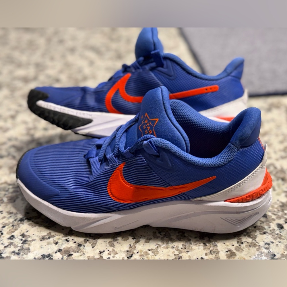 Nike Star Runner Running Shoes Big Kids Size 3.5Y. Worn 1x. Blue and Orange